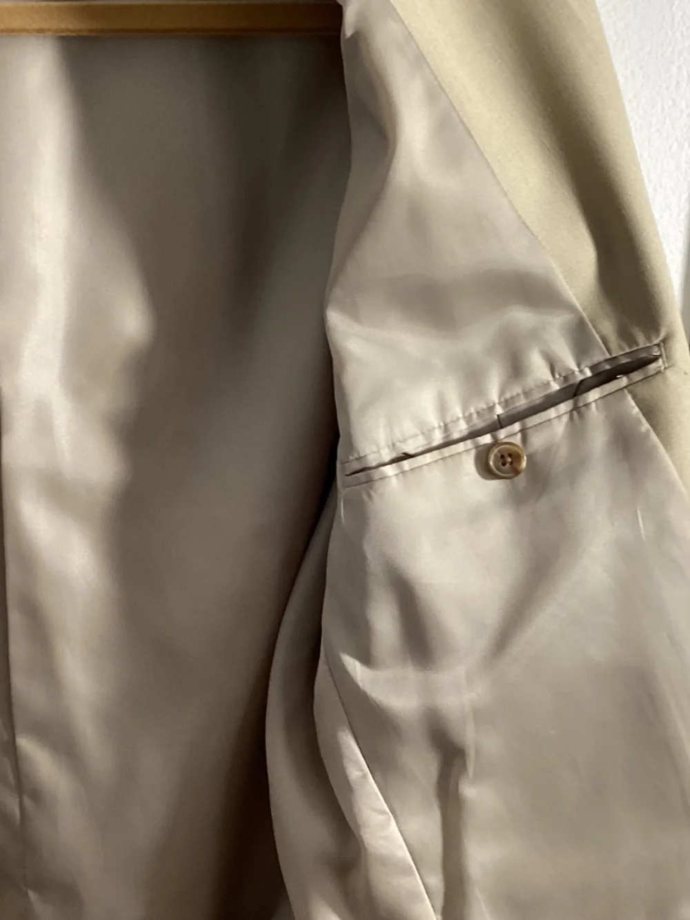 NWOT MEN'S AMERICAN RAG SIZE LARGE SLIM FIT BEIGE BLAZER